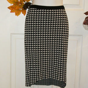 ❄️HP❄️ELLE XS Hi-Low Knit Skirt BL/WH Hounds Tooth